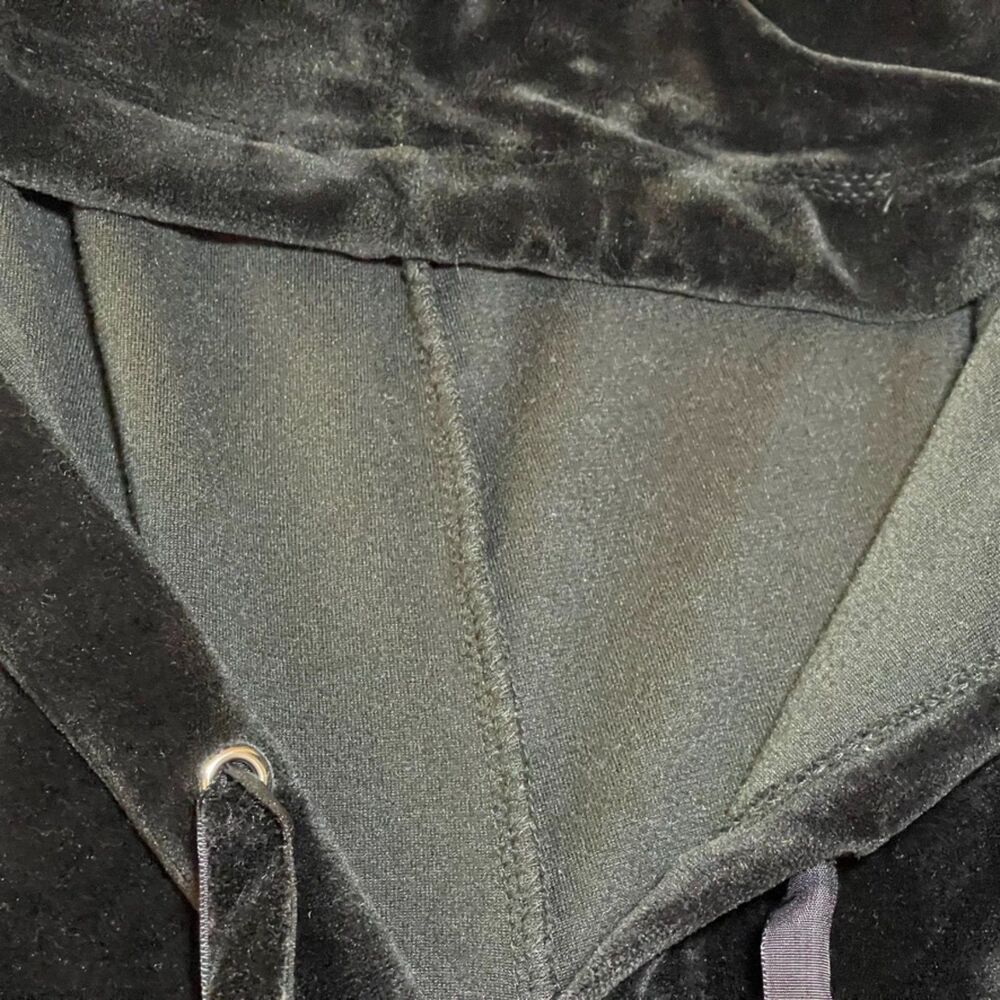 Wild Fable | Black Cropped Velvet Sweatshirt | Medium - Picture 9 of 11